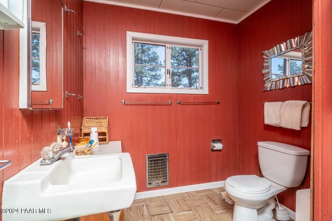 Bathroom 2 | Image 15