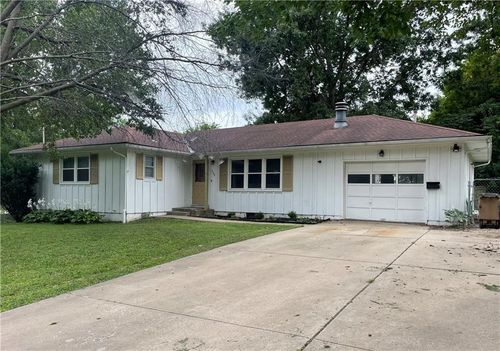 205 E Maple St, RAYMORE, MO, 64083-9710 | Card Image