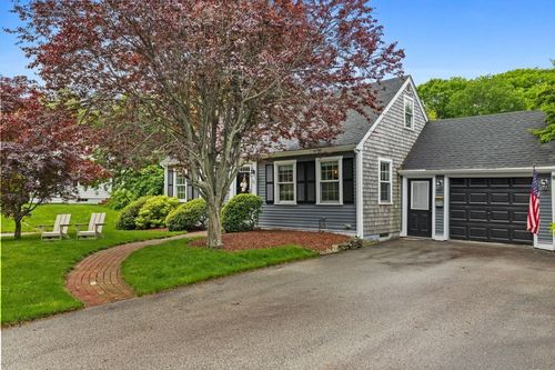 221 Central St, Hingham, MA, 02043 | Card Image