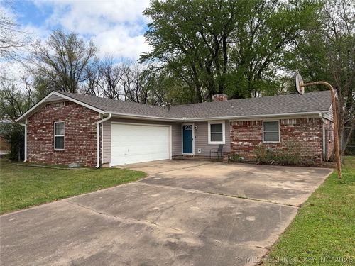 1845 Surrey Dr, Pryor, OK, 74361-8428 | Card Image