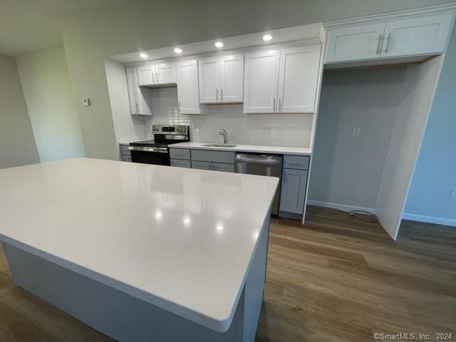 65 Belvedere Dr, Condo with 2 bedrooms, 3 bathrooms and null parking in Tolland CT | Image 4