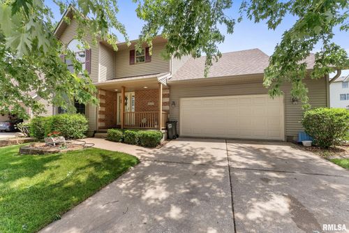 6117 Hillandale Rd, Davenport, IA, 52806-2796 | Card Image