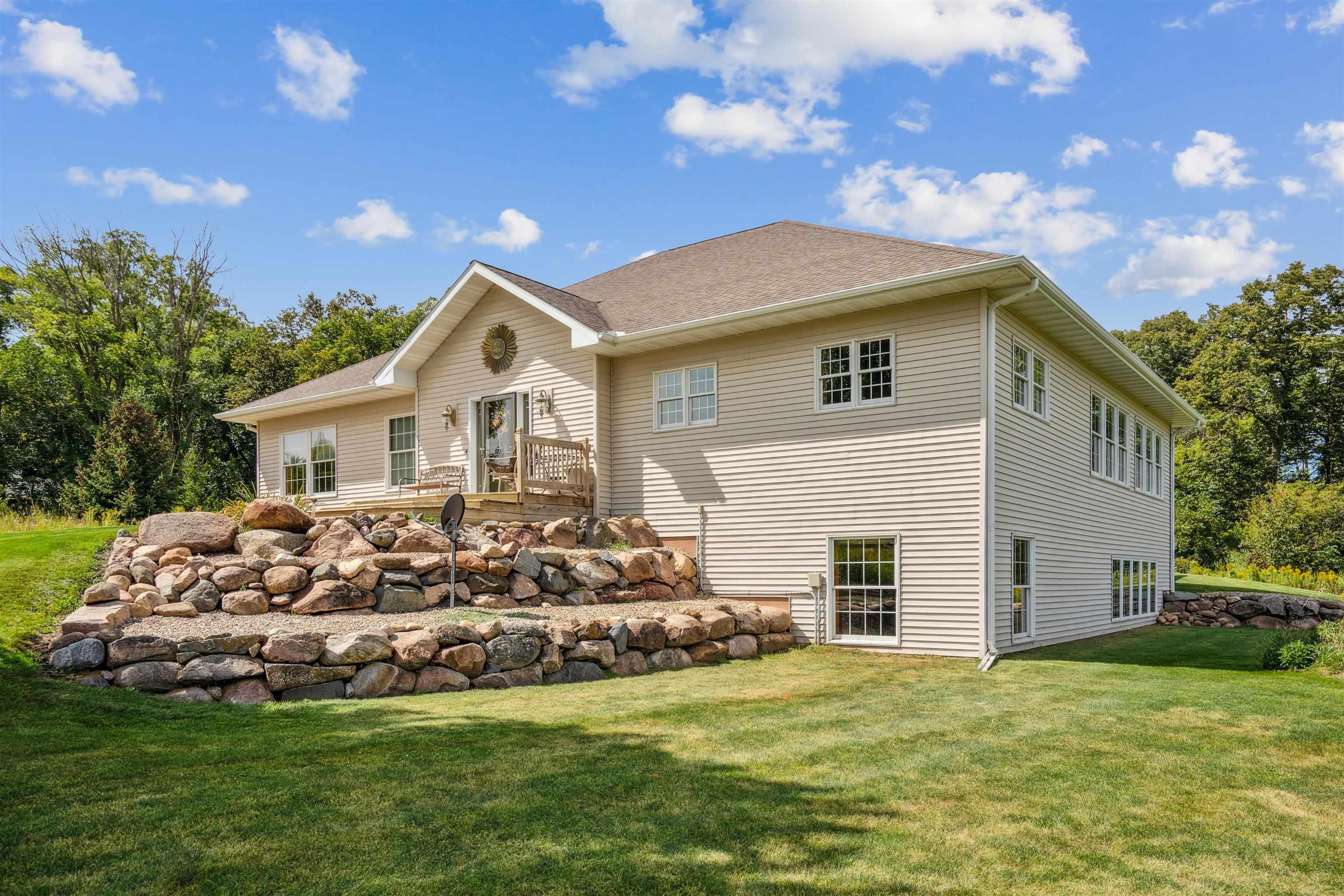 220th St, Waverly, IA 50677