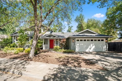 2995 Nova Dr, Ashland, OR, 97520-1493 | Card Image
