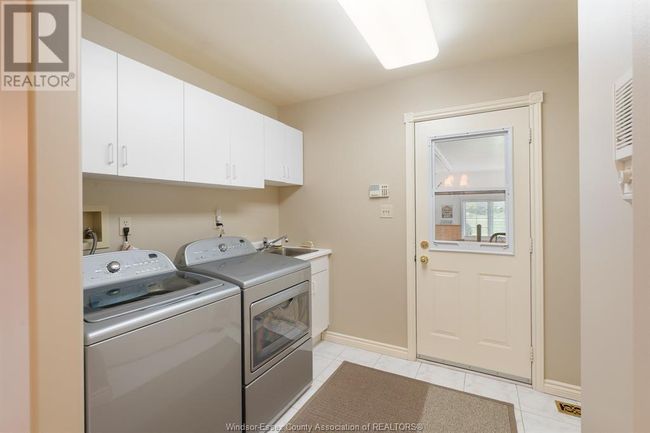 5569 Concession Rd 5 N, House other with 6 bedrooms, 3 bathrooms and null parking in Amherstburg ON | Image 23