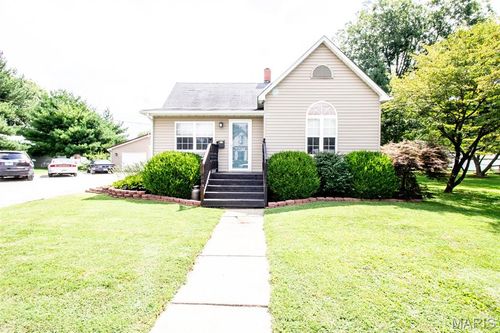 708 N Hibbard St, Staunton, IL, 62088-1036 | Card Image