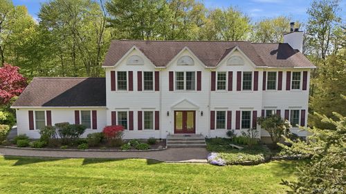 28 Sassinoro Dr, Putnam Valley, NY, 10579-2633 | Card Image