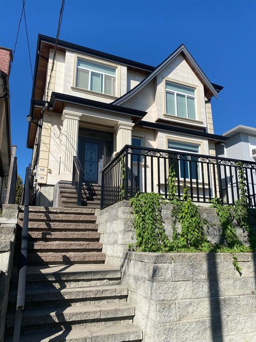east-719 61st Ave E, Vancouver, BC, V5X2C1 | Card Image