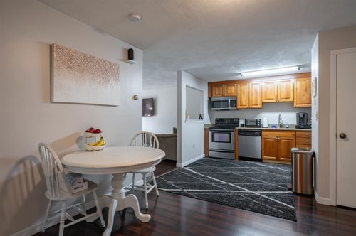 15-33 Andrew St, Manchester, NH, 03104-2413 | Card Image