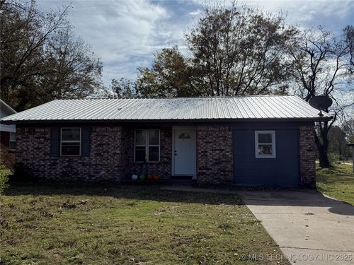 404 Nw F St, Stigler, OK, 74462-1856 | Card Image