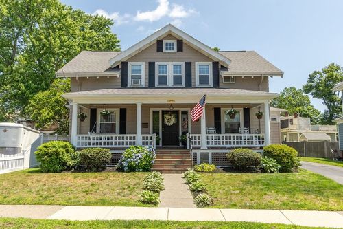 94 Circuit Rd, Winthrop, MA, 02152-2819 | Card Image
