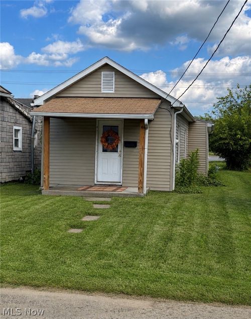 2224 Hoge Ave, Zanesville, OH, 43701-2132 | Card Image