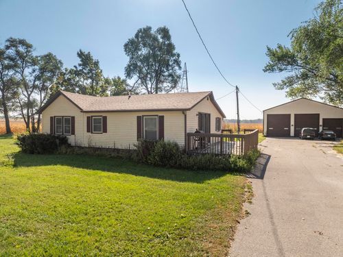 1894 105th St, Oelwein, IA, 50662-9105 | Card Image