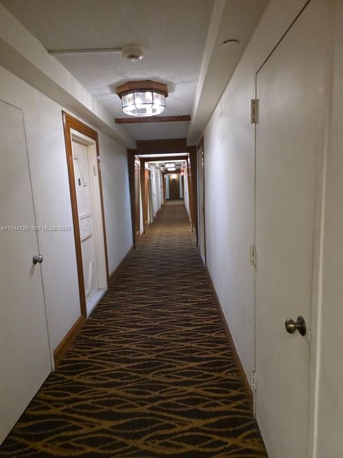 apt-2009-18151 Ne 31st Ct, Aventura, FL, 33160-2666 | Card Image