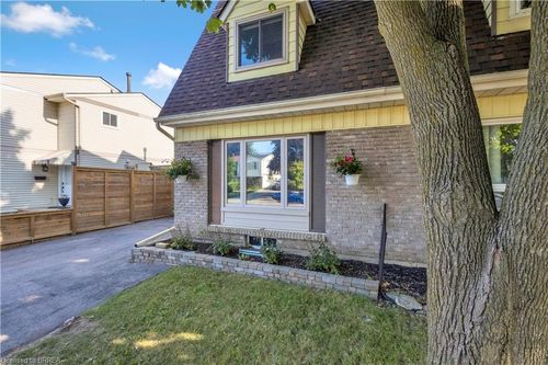 92 White Owl Cres, Brantford, ON, N3P1A2 | Card Image
