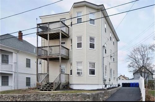 33 Redfern St, North Providence, RI, 02911-1678 | Card Image