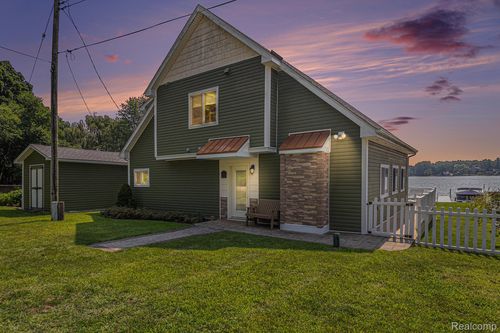 3174 Nisbet Rd, Pinckney, MI, 48169-9109 | Card Image