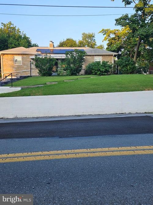 1358 Peiffers Ln, HARRISBURG, PA, 17113-1015 | Card Image