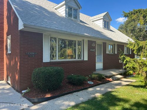 1324 Dearborn Ave, Oregon, OH, 43616-3175 | Card Image