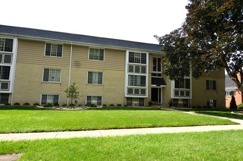 370-370 Eastern Ave, Barrington, IL, 60010-4629 | Card Image