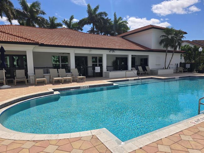 701 Villa Cir, Condo with 2 bedrooms, 2 bathrooms and null parking in Boynton Beach FL | Image 15