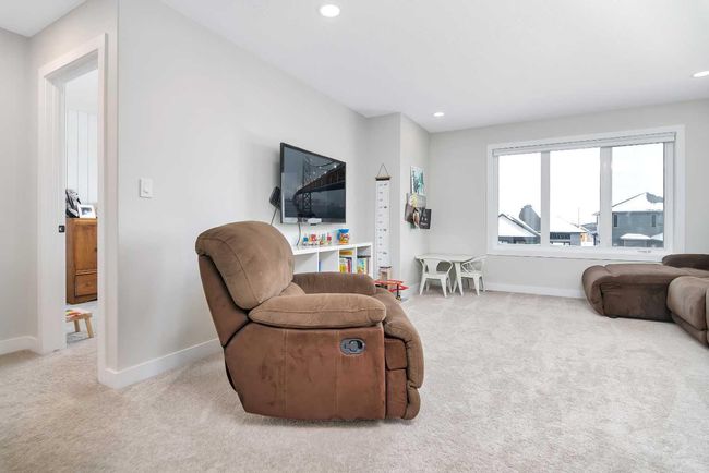 200 Hamptons Crescent Se, Home with 3 bedrooms, 2 bathrooms and 6 parking in Medicine Hat AB | Image 19