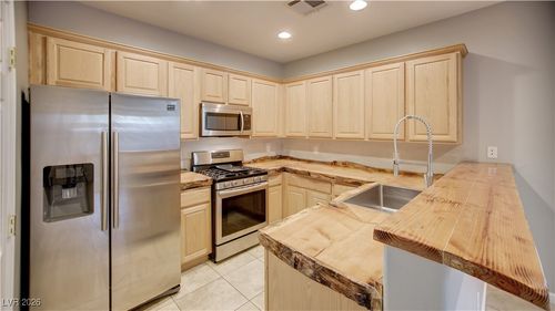 9773 Overlook Ridge Ave, Las Vegas, NV, 89148-5760 | Card Image