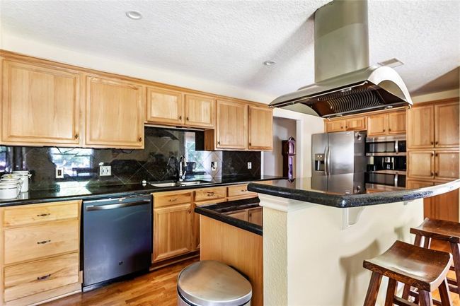 20418 Deer Run Rd, House other with 4 bedrooms, 3 bathrooms and 2 parking in Damon TX | Image 13
