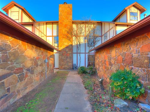 728 Rockridge Cir, Edmond, OK, 73034-7251 | Card Image