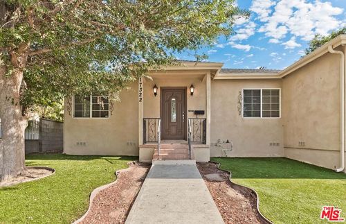 17322 Martha St, Encino, CA, 91316-1403 | Card Image