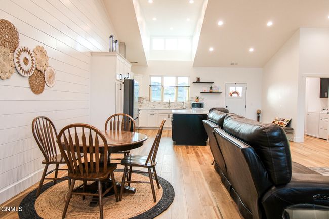 8127 Hawktree Dr, Townhouse with 3 bedrooms, 2 bathrooms and null parking in Bismarck ND | Image 22