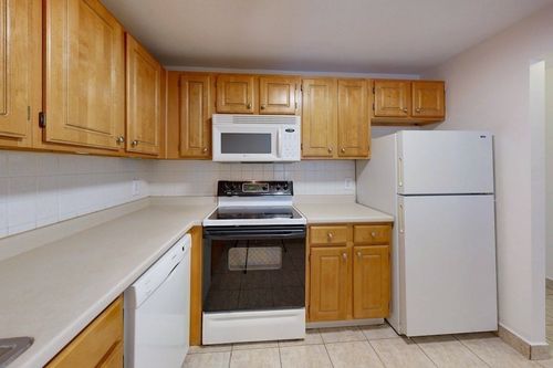 d22-32 Whites Ave, Watertown, MA, 02472-4305 | Card Image