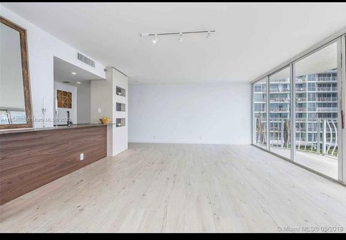 apt-707-7601 E Treasure Dr, North Bay Village, FL, 33141-4344 | Card Image