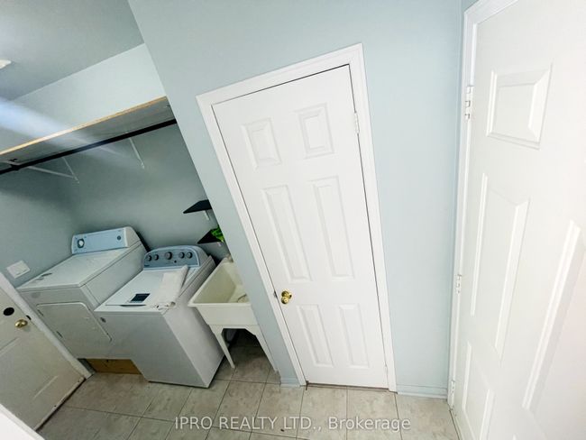 84 Bernard Ave, House attached with 3 bedrooms, 3 bathrooms and 1 parking in Brampton ON | Image 16