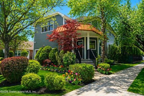 100 Hull Ave, Staten Island, NY, 10306-3502 | Card Image