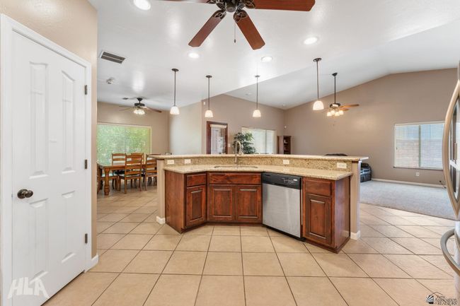 10320 E 37 Th Pl, House other with 4 bedrooms, 2 bathrooms and 2 parking in Yuma AZ | Image 18