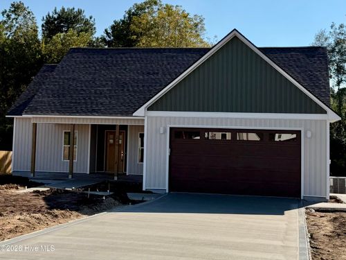 402 Wade Dr, Richlands, NC, 28574-7483 | Card Image
