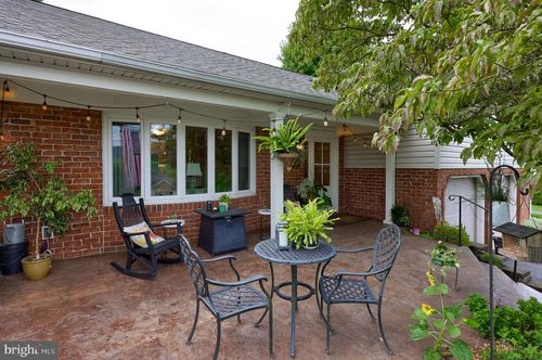 698 W Church Rd, EPHRATA, PA, 17522-9725 | Card Image