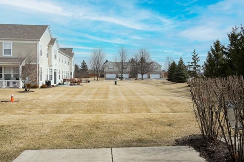 2722 Evergreen Cir, McHenry, IL, 60050-8021 | Card Image
