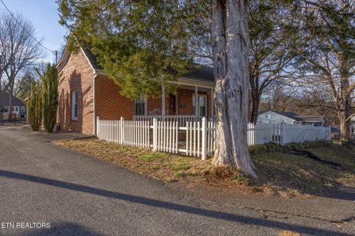 110 S Kilgore St, Athens, TN, 37303-4268 | Card Image