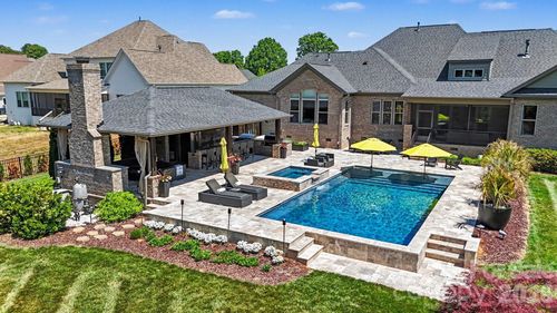 720 Farmer Mill Ln, Matthews, NC, 28104-6137 | Card Image