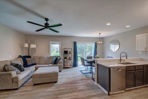 322-322 Alpine Meadows Circle, Oregon, WI, 53575 | Card Image