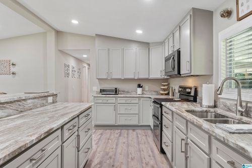 77 Coyote Ln, SYLACAUGA, AL, 35151-2577 | Card Image