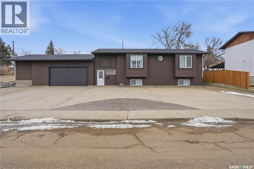 1068 Athabasca St W, Moose Jaw, SK, S6H2E6 | Card Image