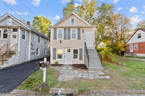 107 Dewey St, Stratford, CT, 06615-6804 | Card Image