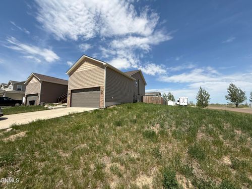 3418 10th Avenue Ne, Watford City, ND, 58854 | Card Image