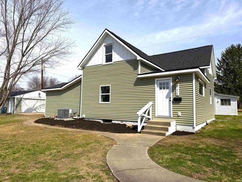 911 Crockett St, Covington, IN, 47932-1438 | Card Image