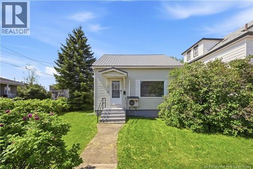 33 Bishop St, Moncton, NB, E1E1K4 | Card Image