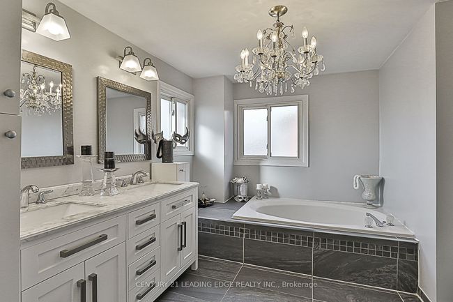 724 Barnes Cres, House other with 5 bedrooms, 4 bathrooms and 6 parking in Oshawa ON | Image 23