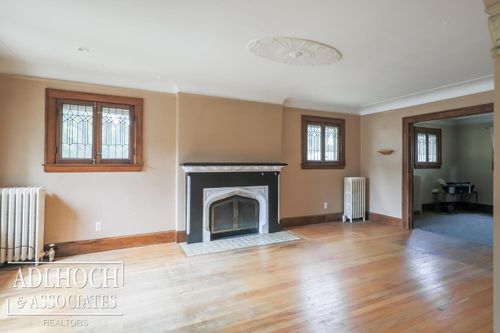 442 Manor St, Grosse Pointe Farms, MI, 48236-3211 | Card Image